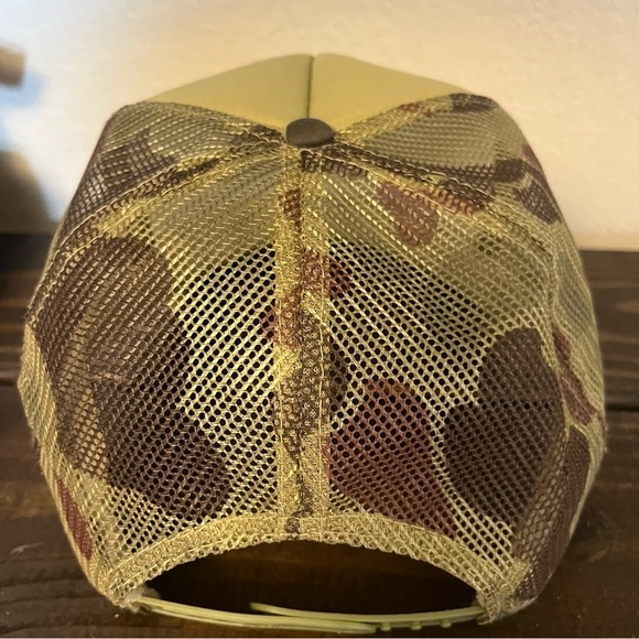 *not for sale* NWOT Camo Feather Trucker Hat
